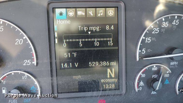 image for item LP9176 2020 Freightliner Cascadia 126  semi truck