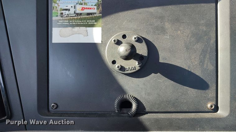 image for item LP9176 2020 Freightliner Cascadia 126  semi truck