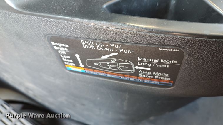 image for item LP9176 2020 Freightliner Cascadia 126  semi truck