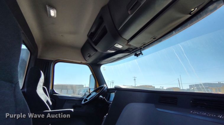 image for item LP9176 2020 Freightliner Cascadia 126  semi truck