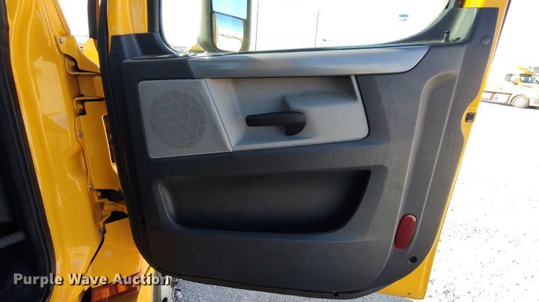 image for item LP9176 2020 Freightliner Cascadia 126  semi truck