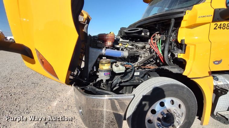 image for item LP9176 2020 Freightliner Cascadia 126  semi truck