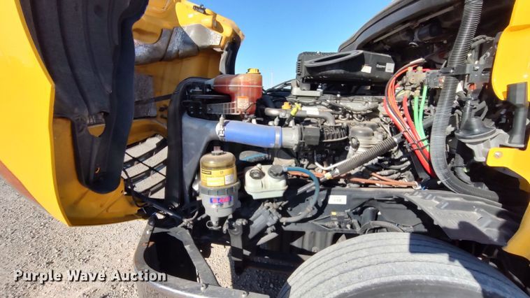 image for item LP9176 2020 Freightliner Cascadia 126  semi truck