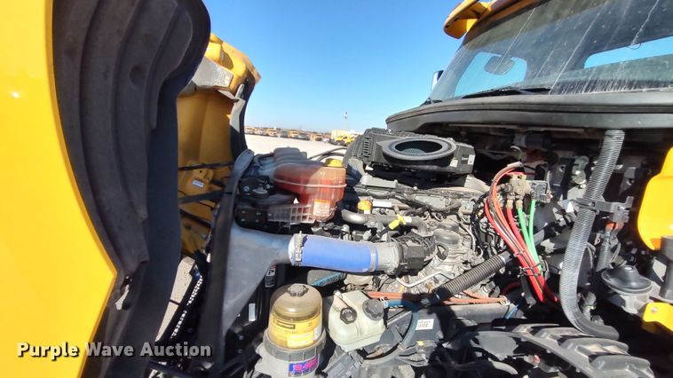 image for item LP9176 2020 Freightliner Cascadia 126  semi truck