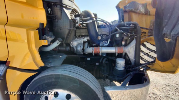 image for item LP9176 2020 Freightliner Cascadia 126  semi truck