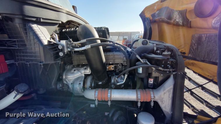 image for item LP9176 2020 Freightliner Cascadia 126  semi truck