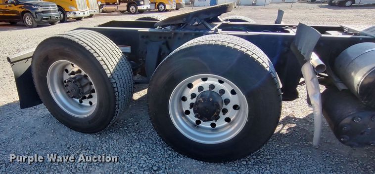 image for item LP9176 2020 Freightliner Cascadia 126  semi truck