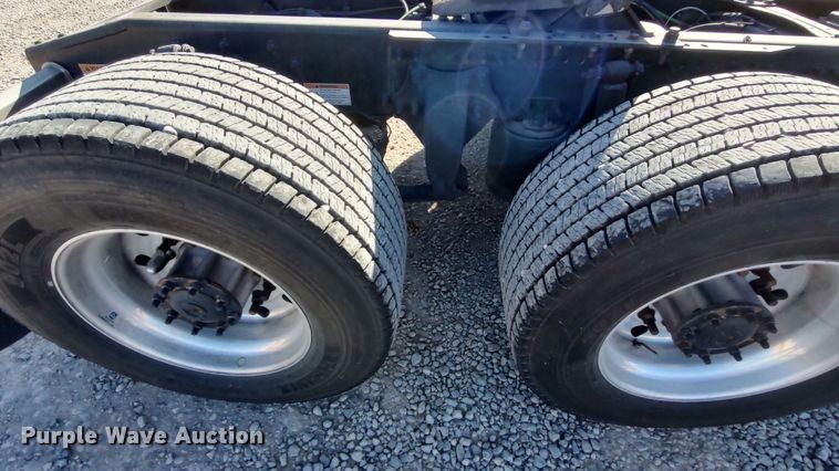 image for item LP9176 2020 Freightliner Cascadia 126  semi truck