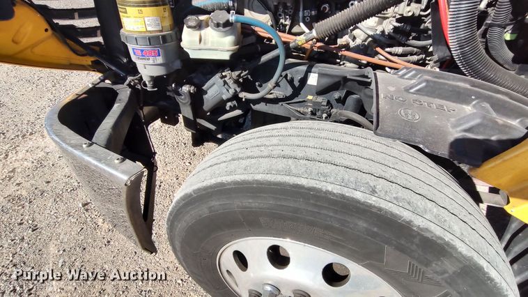 image for item LP9176 2020 Freightliner Cascadia 126  semi truck