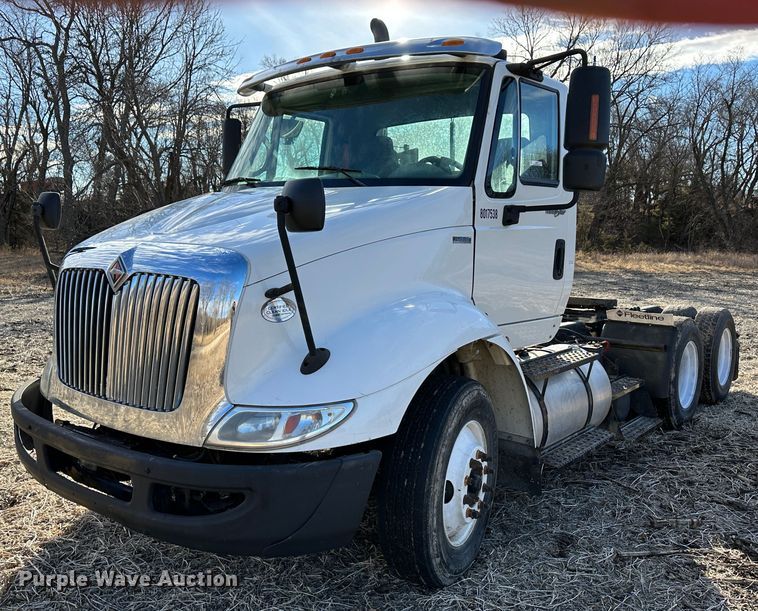 image for item LT9292 2011 International TranStar 8600  semi truck