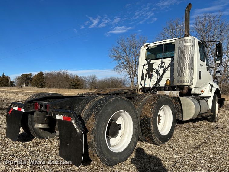 image for item LT9292 2011 International TranStar 8600  semi truck