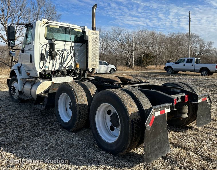 image for item LT9292 2011 International TranStar 8600  semi truck