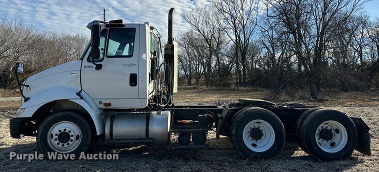 image for item LT9292 2011 International TranStar 8600  semi truck