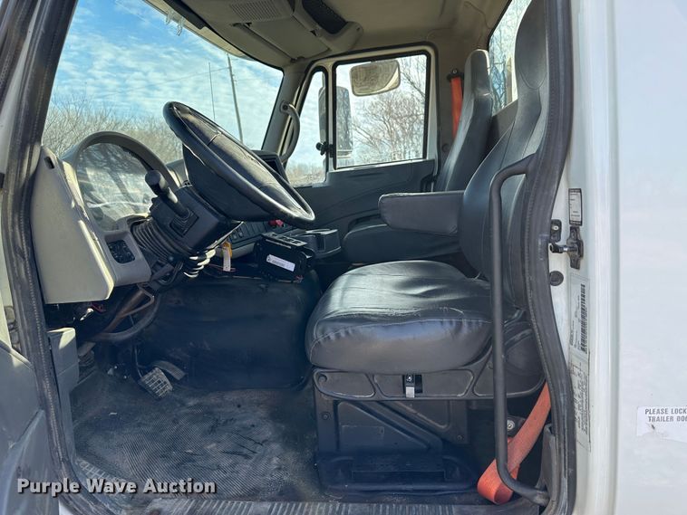 image for item LT9292 2011 International TranStar 8600  semi truck