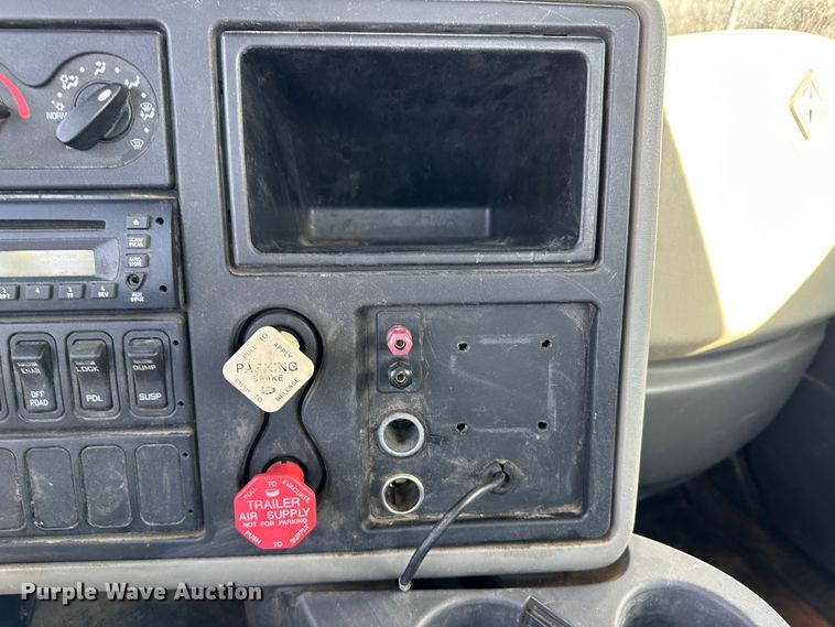 image for item LT9292 2011 International TranStar 8600  semi truck