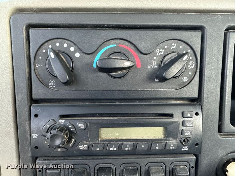 image for item LT9292 2011 International TranStar 8600  semi truck