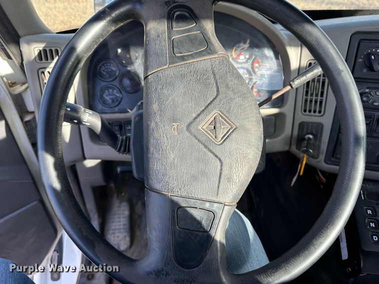 image for item LT9292 2011 International TranStar 8600  semi truck