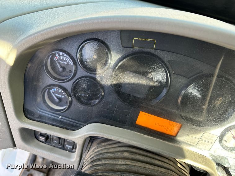 image for item LT9292 2011 International TranStar 8600  semi truck