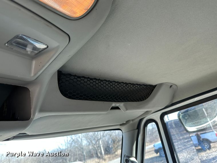 image for item LT9292 2011 International TranStar 8600  semi truck