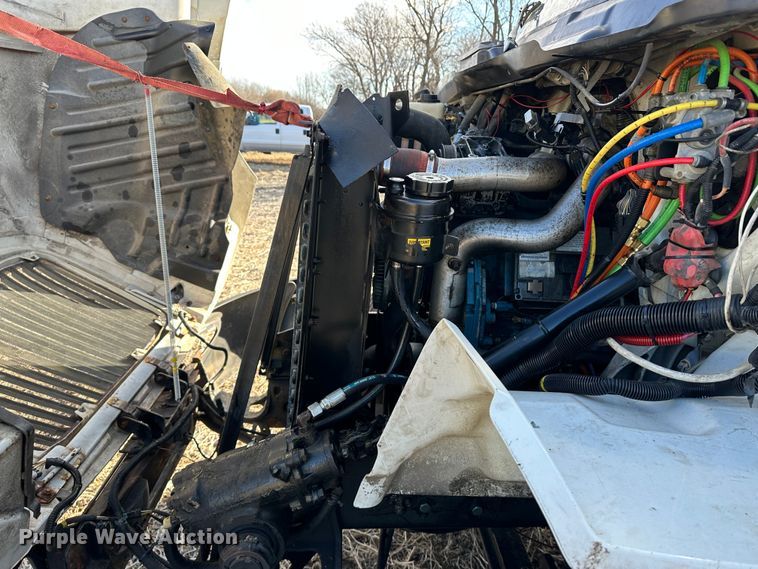 image for item LT9292 2011 International TranStar 8600  semi truck