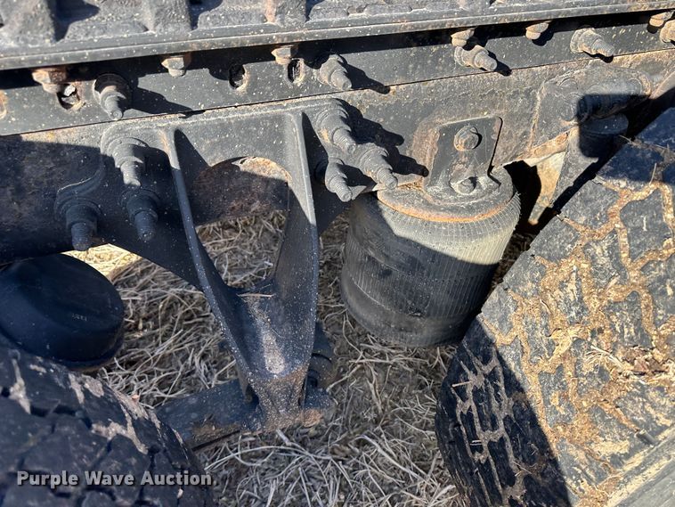 image for item LT9292 2011 International TranStar 8600  semi truck