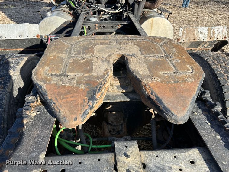 image for item LT9292 2011 International TranStar 8600  semi truck