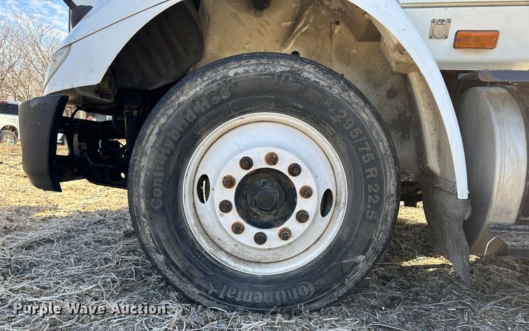 image for item LT9292 2011 International TranStar 8600  semi truck