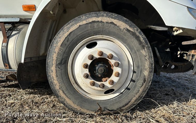 image for item LT9292 2011 International TranStar 8600  semi truck