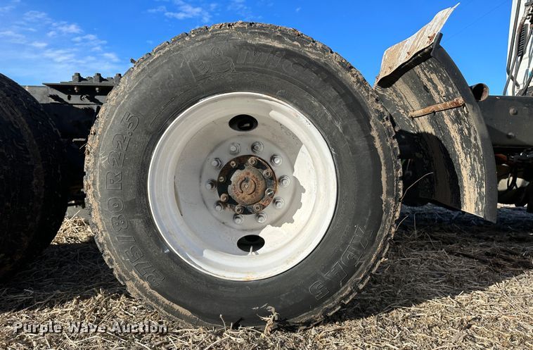 image for item LT9292 2011 International TranStar 8600  semi truck