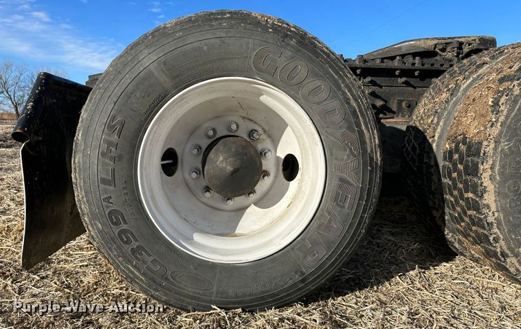 image for item LT9292 2011 International TranStar 8600  semi truck