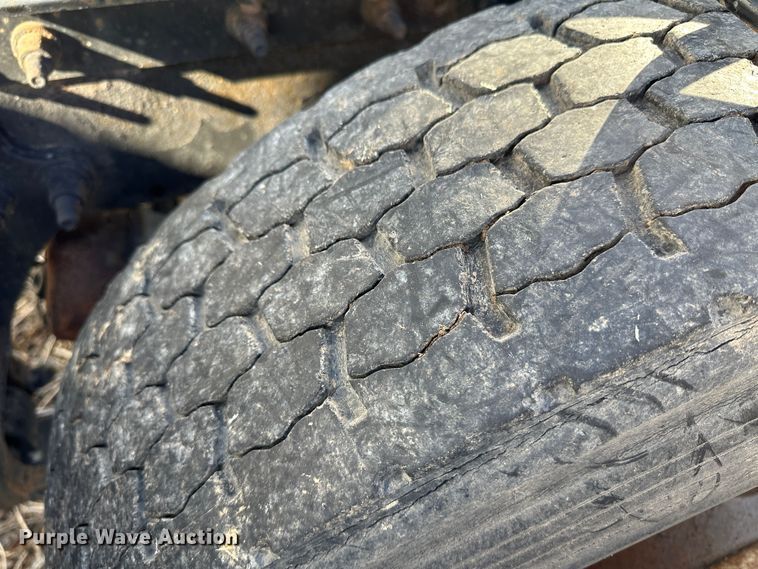 image for item LT9292 2011 International TranStar 8600  semi truck