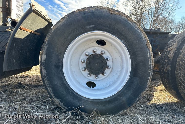 image for item LT9292 2011 International TranStar 8600  semi truck