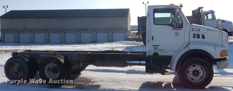 image for item MJ9973 2003 Sterling LT9500  truck cab and chassis