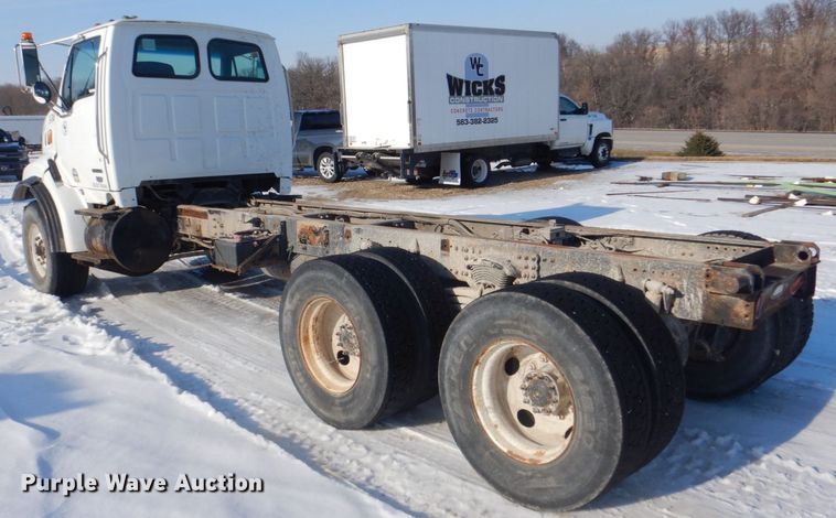 image for item MJ9973 2003 Sterling LT9500  truck cab and chassis