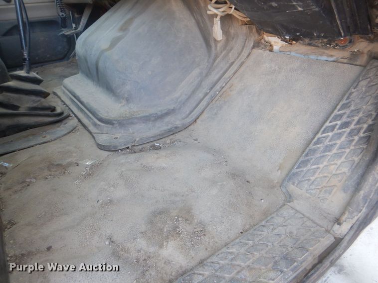 image for item MJ9973 2003 Sterling LT9500  truck cab and chassis