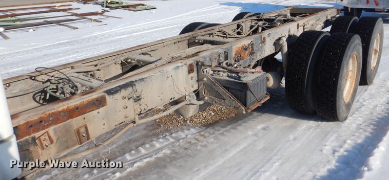 image for item MJ9973 2003 Sterling LT9500  truck cab and chassis