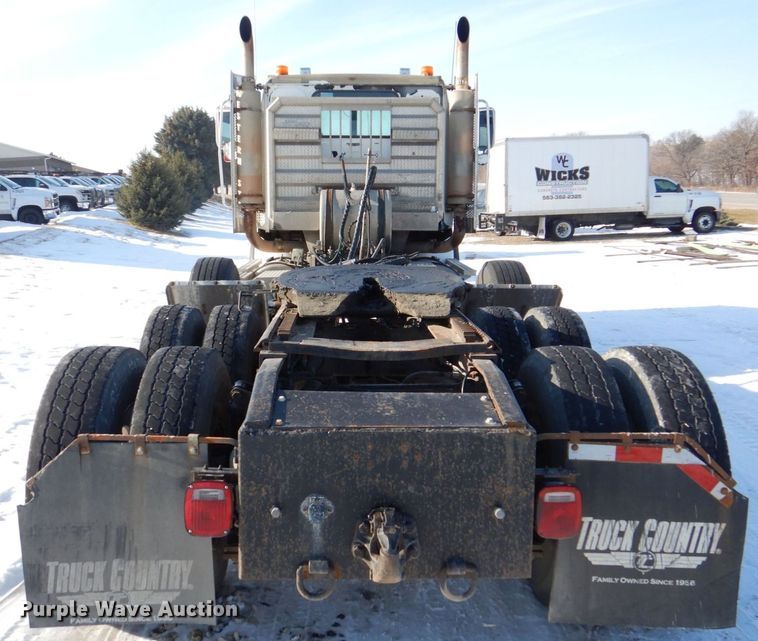 image for item MJ9982 2007 Western Star 4900  semi truck