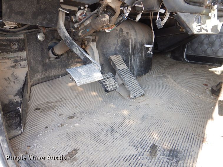 image for item MJ9982 2007 Western Star 4900  semi truck