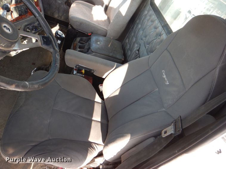 image for item MJ9982 2007 Western Star 4900  semi truck