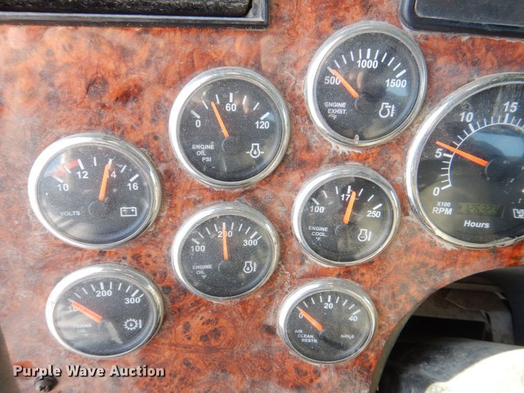 image for item MJ9982 2007 Western Star 4900  semi truck