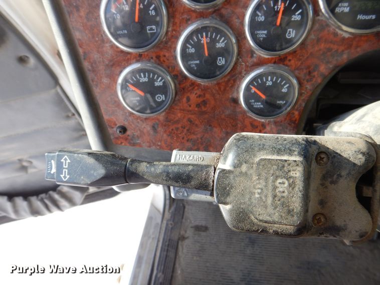 image for item MJ9982 2007 Western Star 4900  semi truck