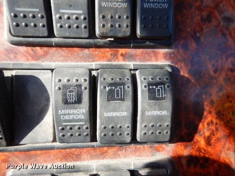 image for item MJ9982 2007 Western Star 4900  semi truck