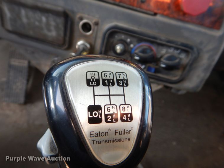 image for item MJ9982 2007 Western Star 4900  semi truck