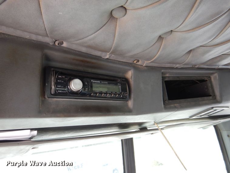 image for item MJ9982 2007 Western Star 4900  semi truck