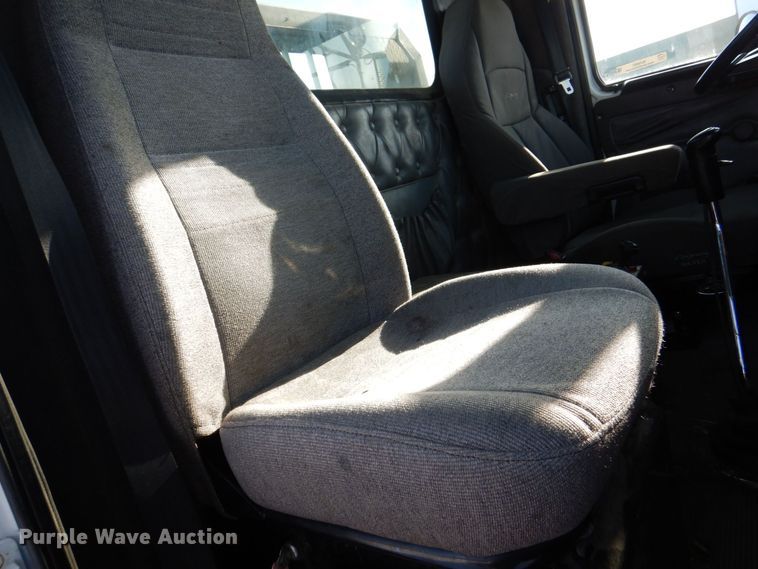 image for item MJ9982 2007 Western Star 4900  semi truck