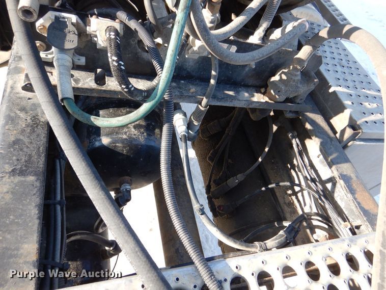 image for item MJ9982 2007 Western Star 4900  semi truck