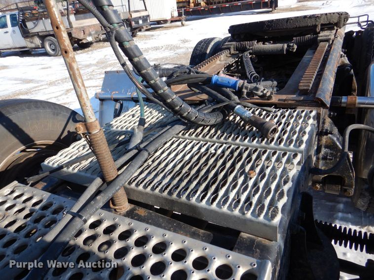 image for item MJ9982 2007 Western Star 4900  semi truck