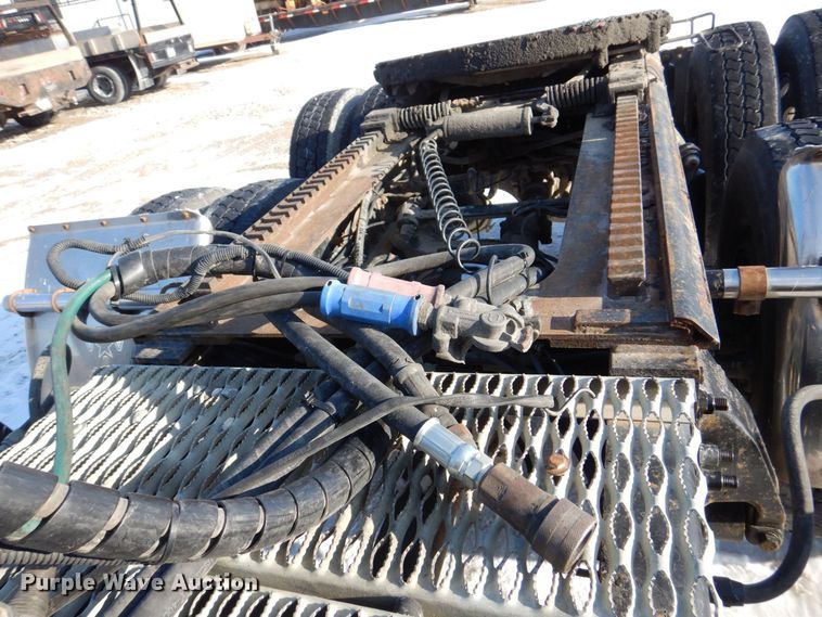 image for item MJ9982 2007 Western Star 4900  semi truck