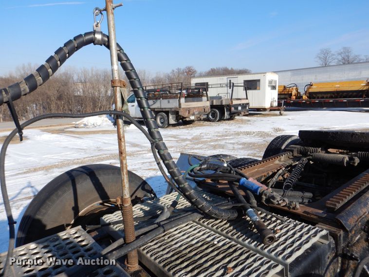 image for item MJ9982 2007 Western Star 4900  semi truck