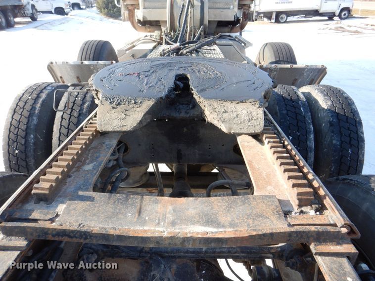 image for item MJ9982 2007 Western Star 4900  semi truck